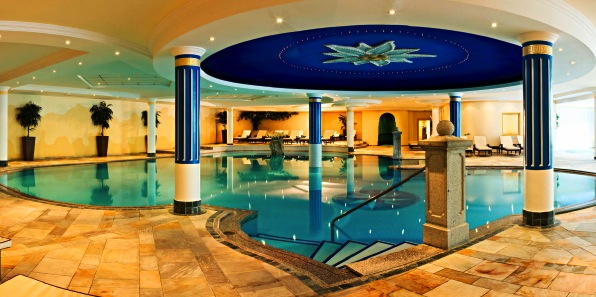 Pool-im-Hotel.jpg