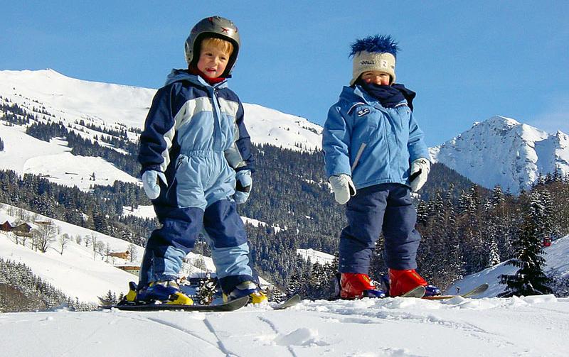 Skifahren-mit-Kinder-Kinderskischule.jpg